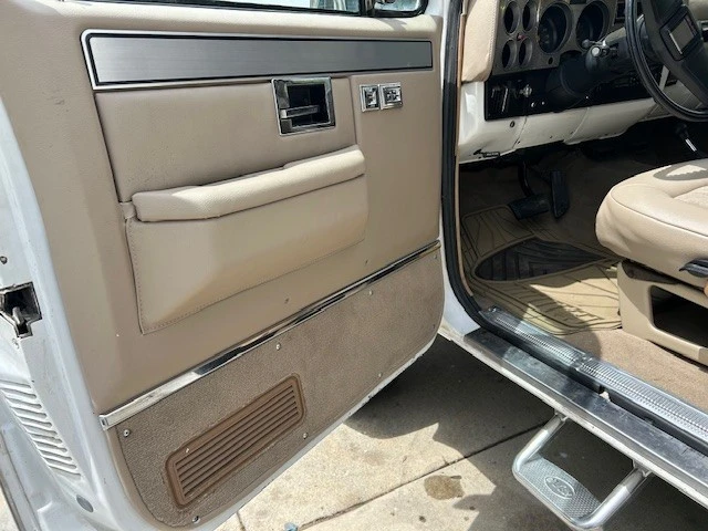 1986 GMC Jimmy 2nd Gen - Image 11 of 24