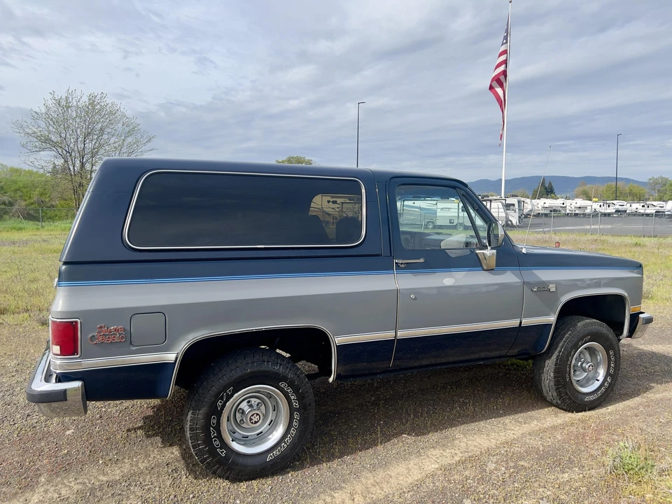 1986 GMC Jimmy 2nd Gen - Image 18 of 31