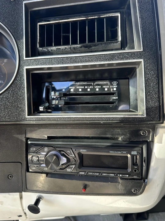 1986 GMC Jimmy 2nd Gen - Image 24 of 31