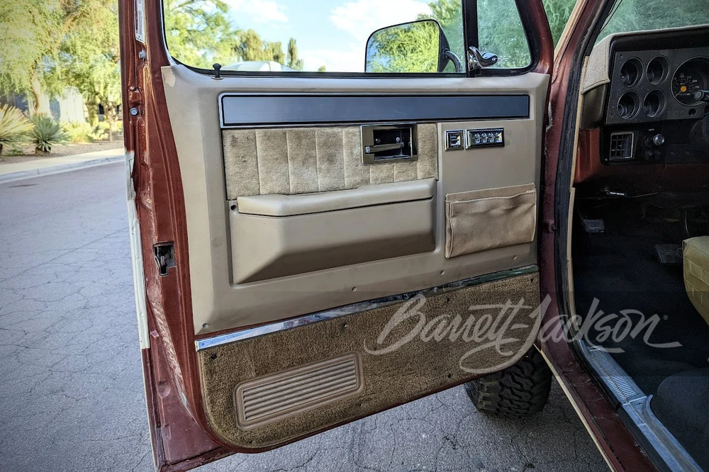 1986 GMC Suburban 7th Gen - Image 3 of 28