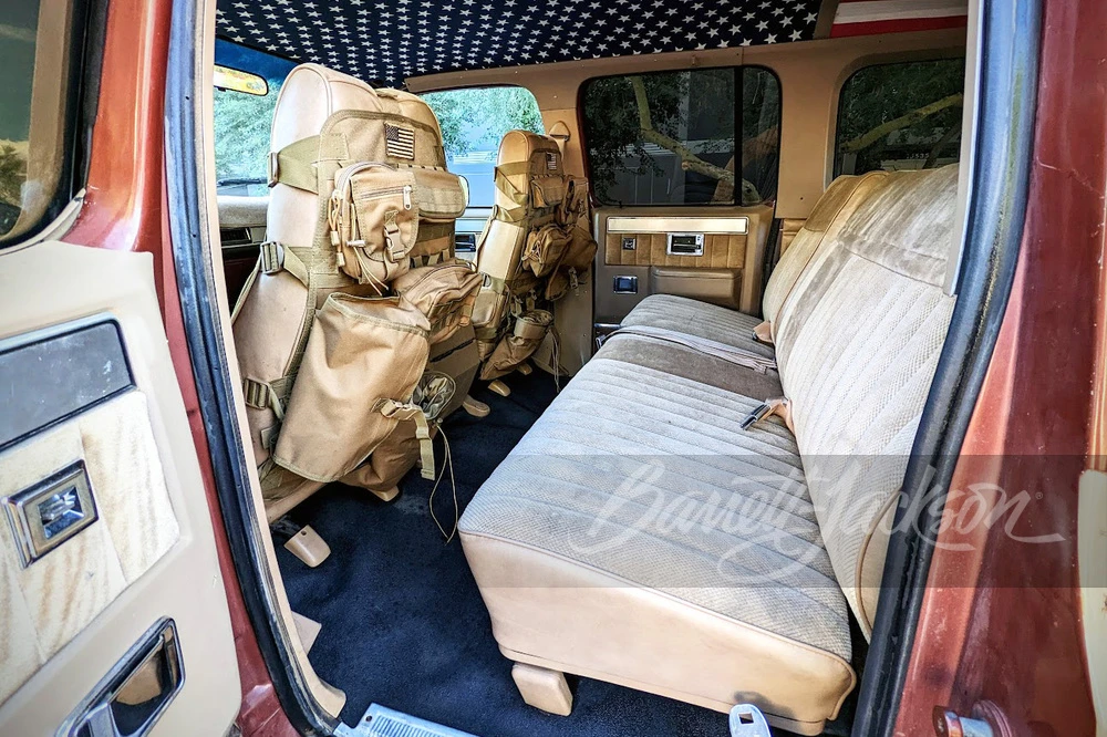 1986 GMC Suburban 7th Gen - Image 26 of 28