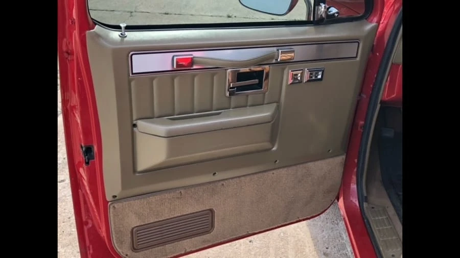 1986 GMC C/K 3rd Gen - Image 3 of 11