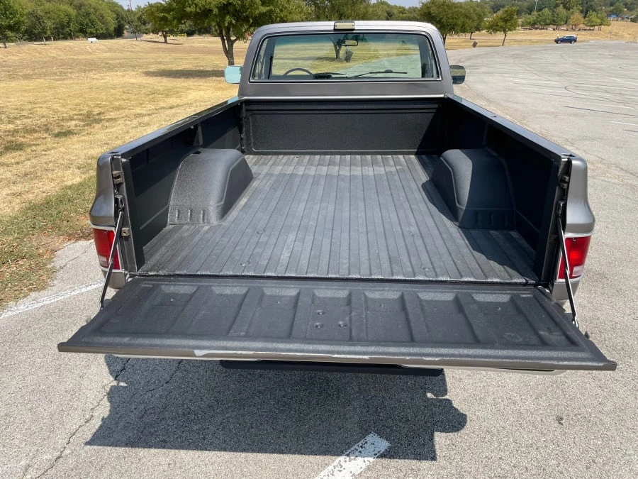 1986 GMC C/K 3rd Gen - Image 9 of 13
