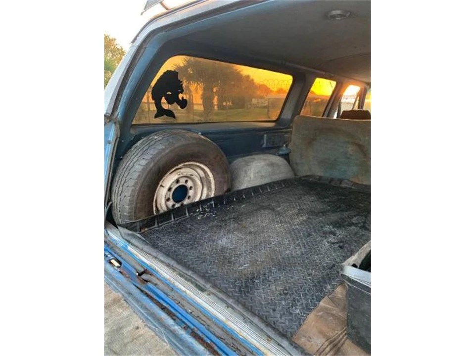1986 GMC Suburban 7th Gen - Image 2 of 8