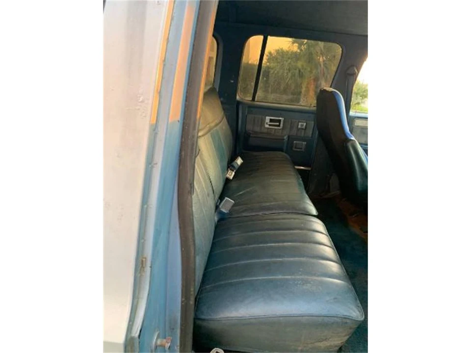 1986 GMC Suburban 7th Gen - Image 5 of 8