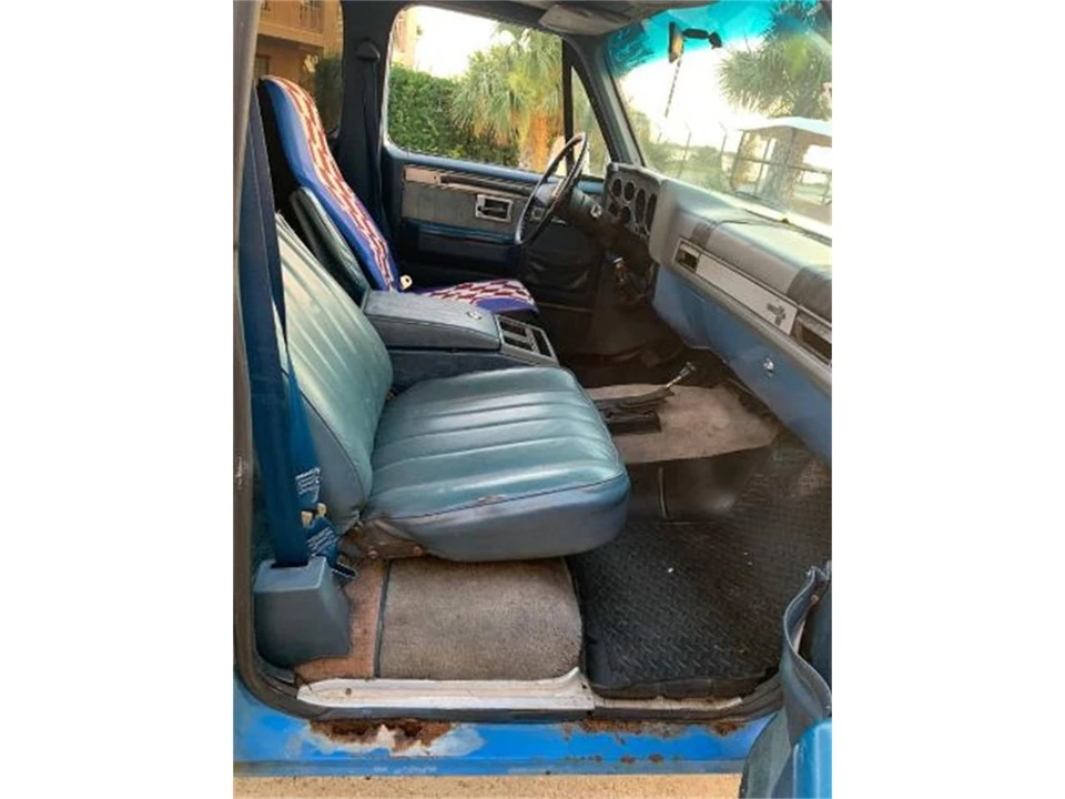 1986 GMC Suburban 7th Gen - Image 4 of 8