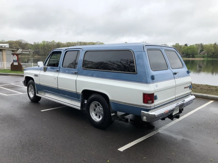 1986 GMC Suburban 7th Gen - Image 2 of 12