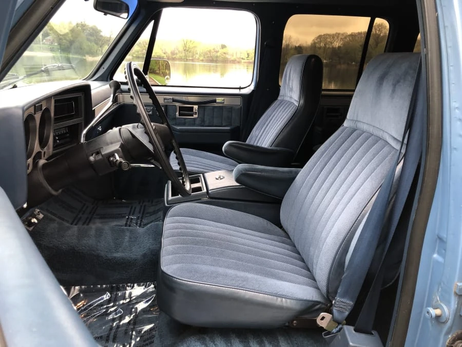 1986 GMC Suburban 7th Gen - Image 3 of 12