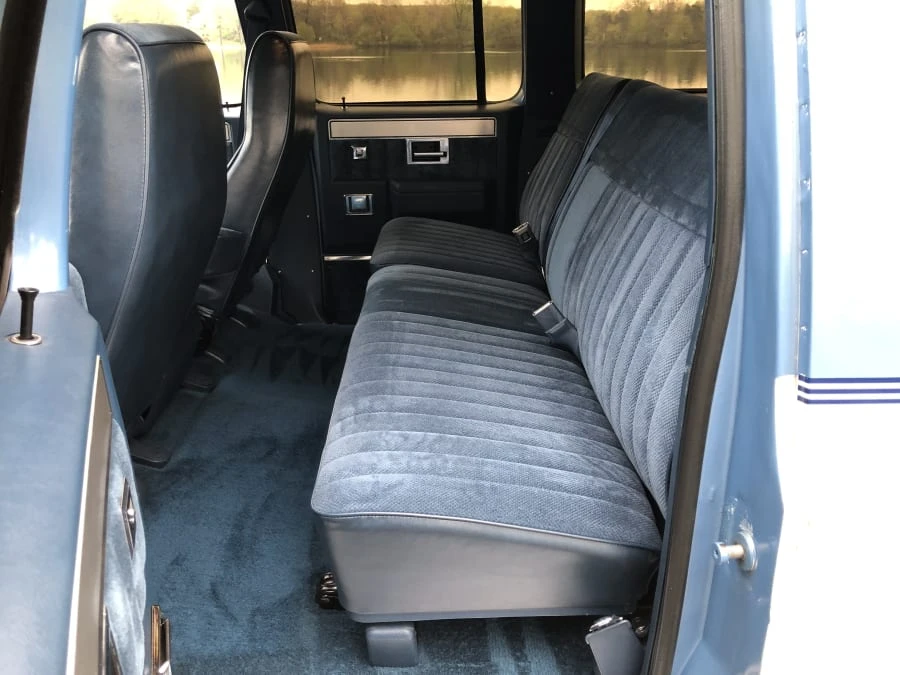 1986 GMC Suburban 7th Gen - Image 6 of 12