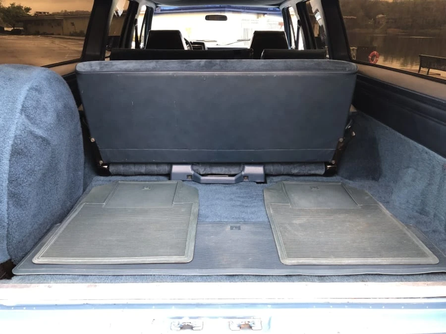 1986 GMC Suburban 7th Gen - Image 7 of 12