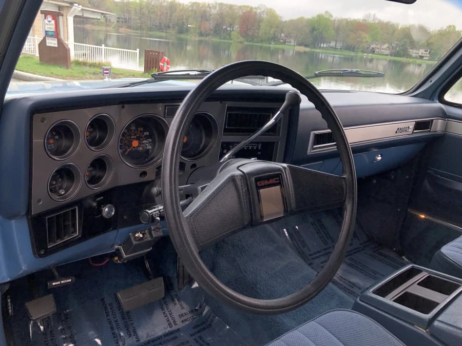 1986 GMC Suburban 7th Gen - Image 4 of 12