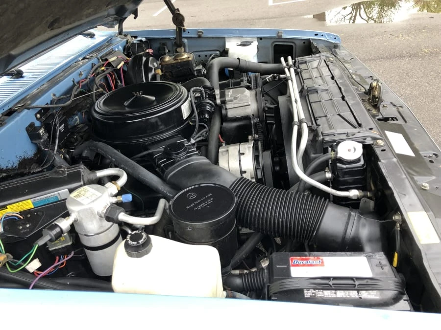 1986 GMC Suburban 7th Gen - Image 8 of 12