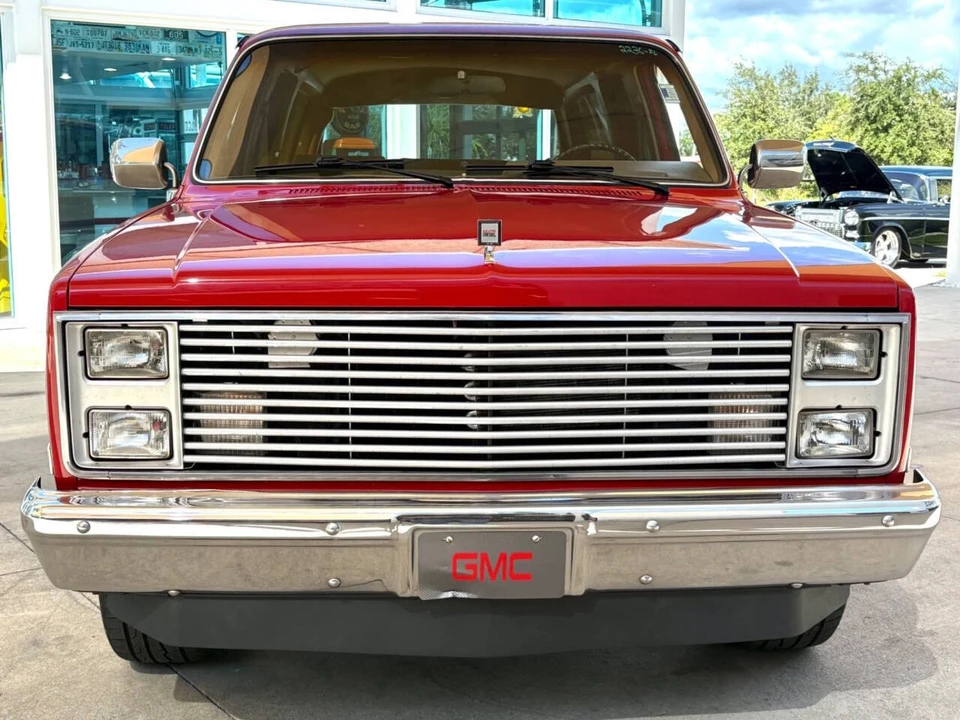 1986 GMC Suburban 7th Gen - Image 2 of 21