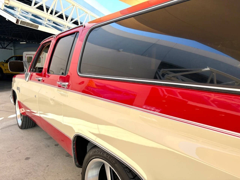 1986 GMC Suburban 7th Gen - Image 12 of 21