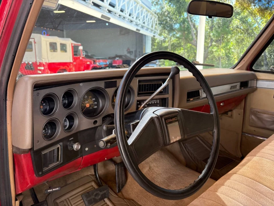 1986 GMC Suburban 7th Gen - Image 21 of 21