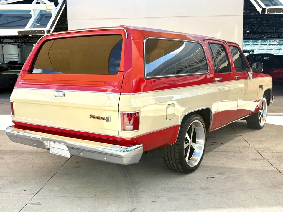 1986 GMC Suburban 7th Gen - Image 5 of 21