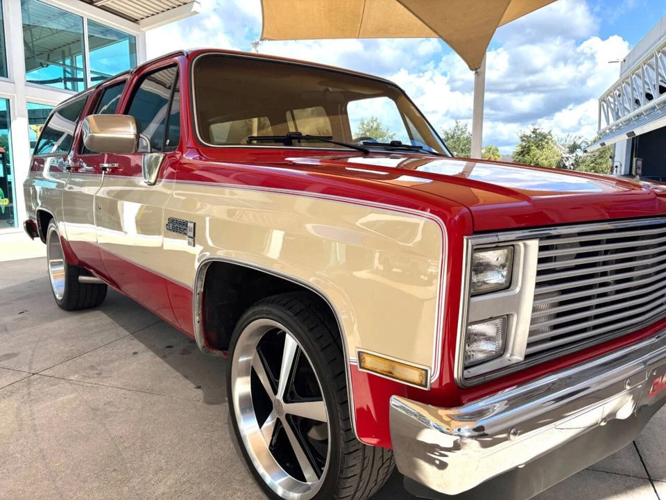 1986 GMC Suburban 7th Gen - Image 17 of 21