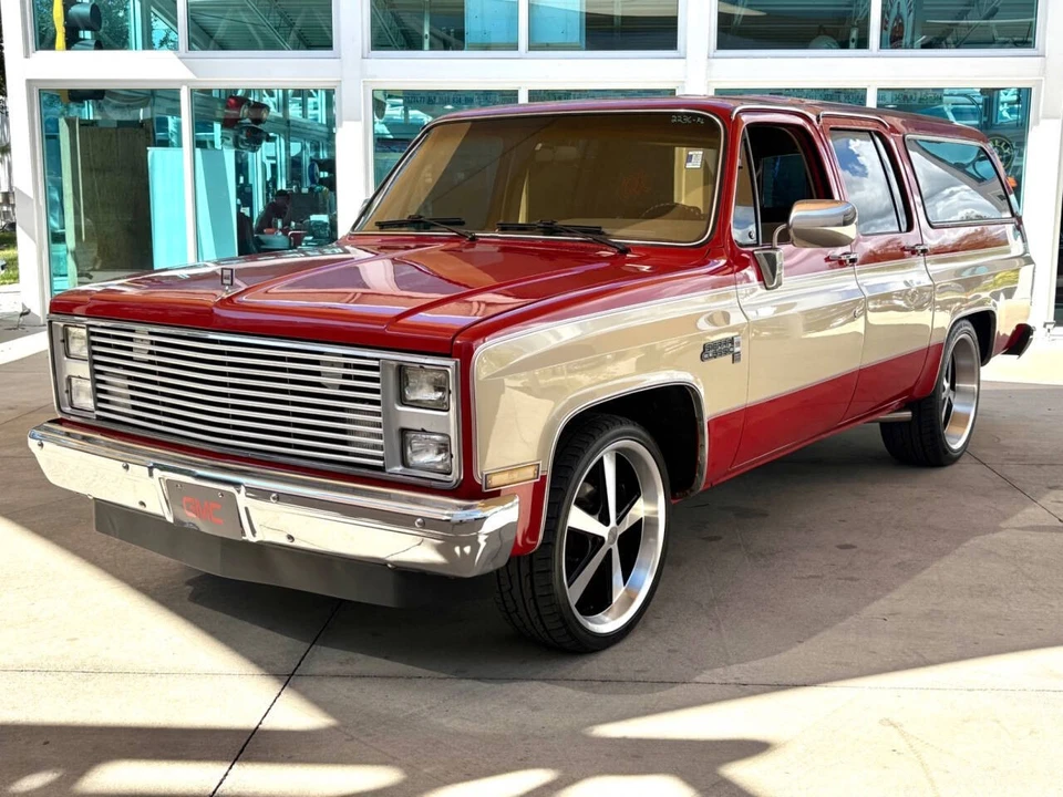 1986 GMC Suburban 7th Gen - Image 9 of 21