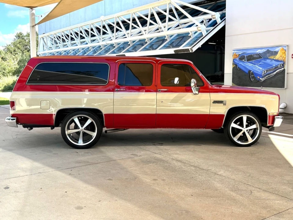 1986 GMC Suburban 7th Gen - Image 4 of 21