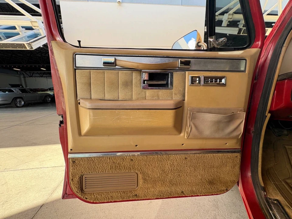 1986 GMC Suburban 7th Gen - Image 20 of 21