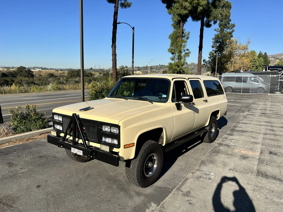 1986 GMC Suburban 7th Gen - Image 14 of 31