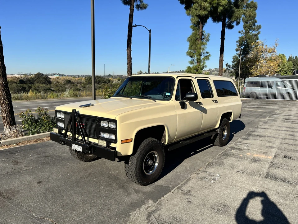 1986 GMC Suburban 7th Gen - Image 4 of 31