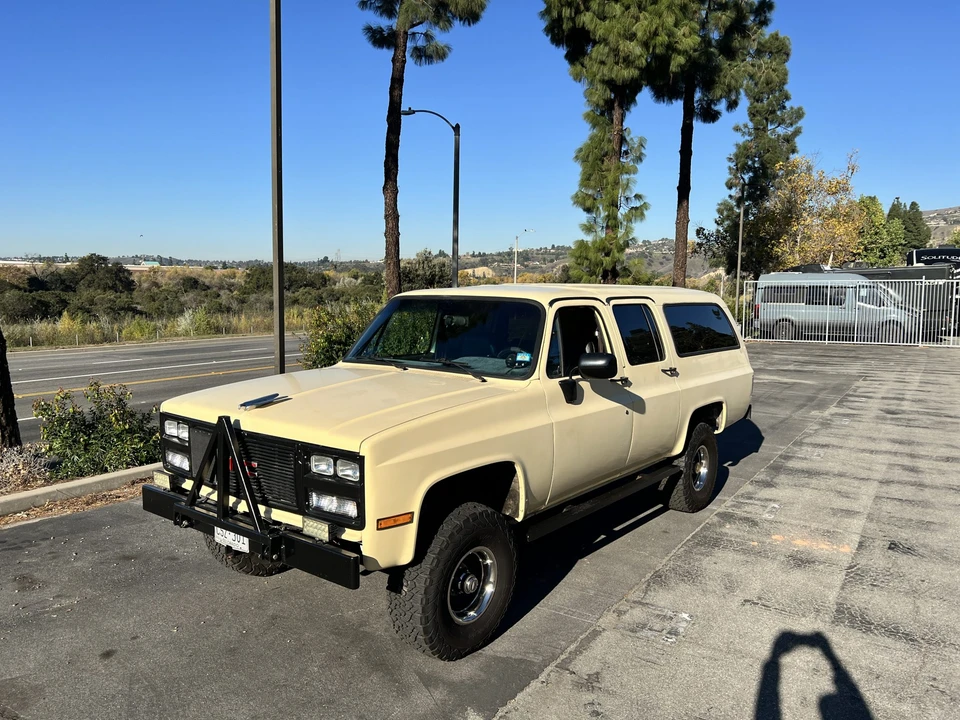 1986 GMC Suburban 7th Gen - Image 10 of 31