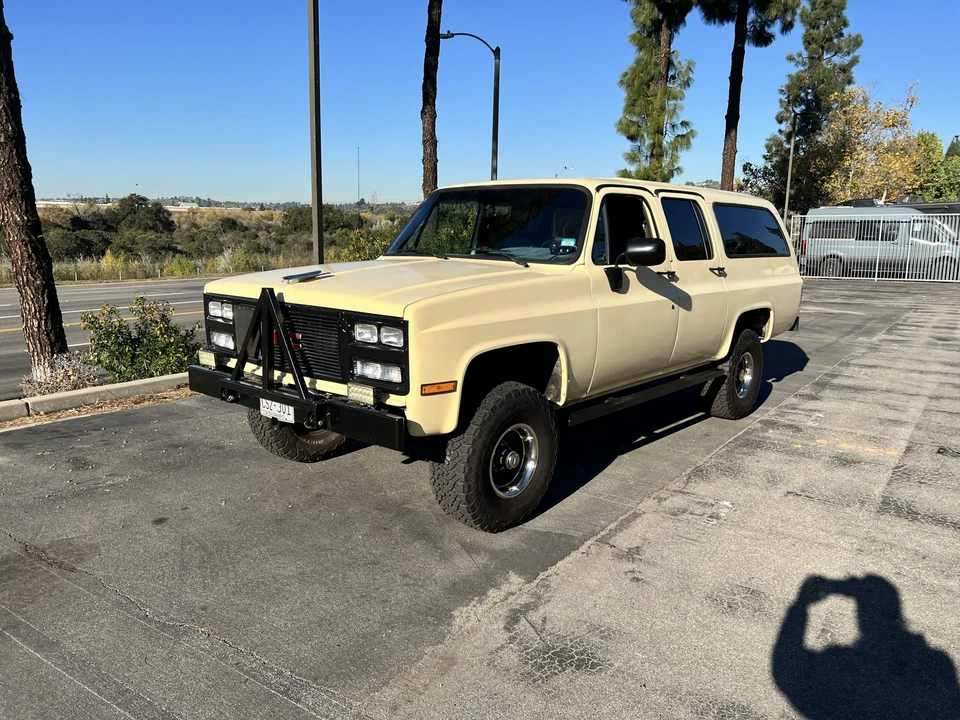 1986 GMC Suburban 7th Gen - Image 7 of 31