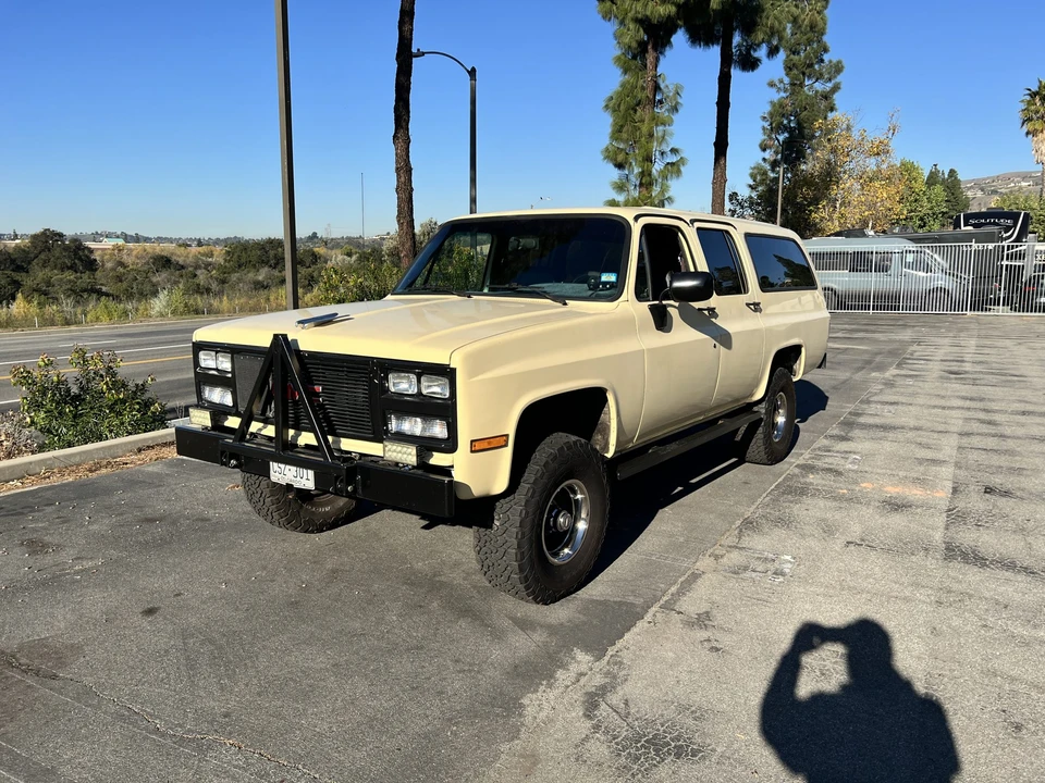 1986 GMC Suburban 7th Gen - Image 8 of 31
