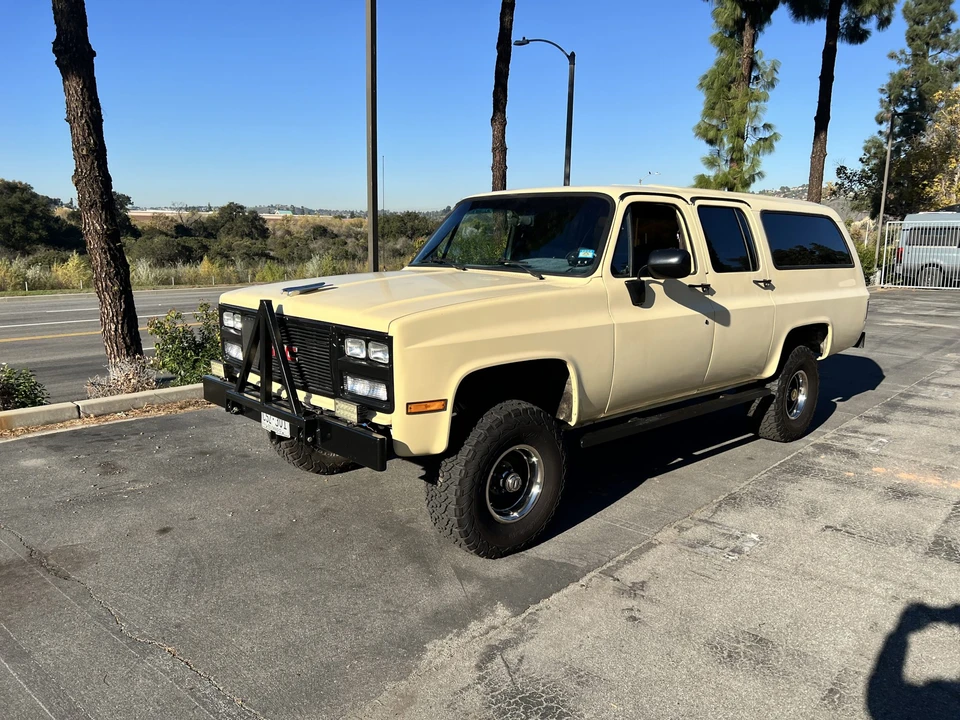 1986 GMC Suburban 7th Gen - Image 3 of 31