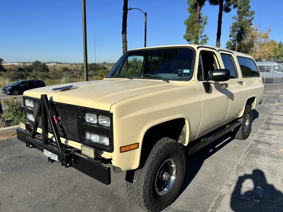 1986 GMC Suburban 7th Gen - Image 13 of 31