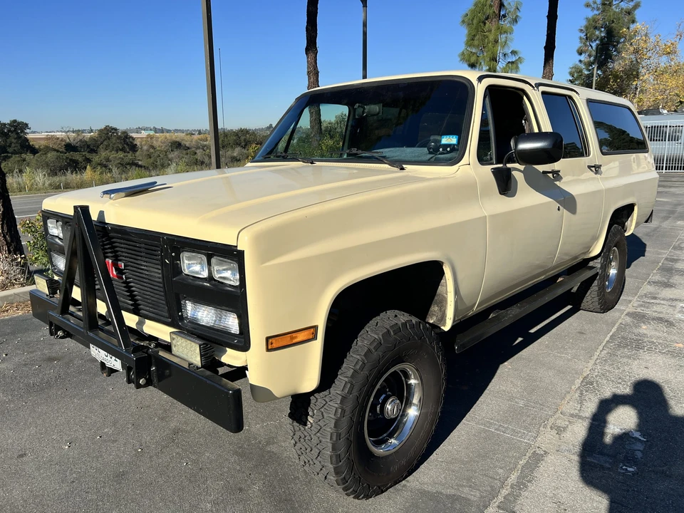 1986 GMC Suburban 7th Gen - Image 15 of 31