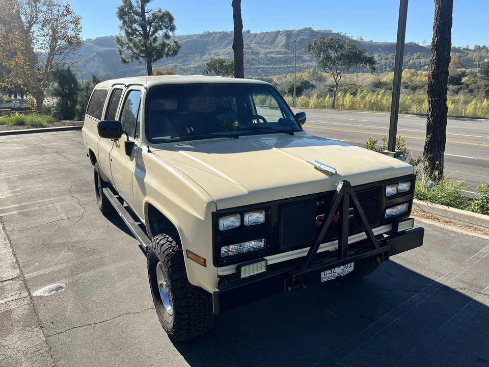 1986 GMC Suburban 7th Gen - Image 28 of 31