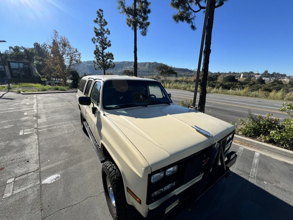 1986 GMC Suburban 7th Gen - Image 27 of 31