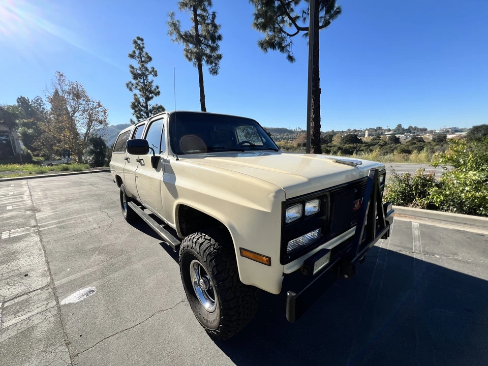 1986 GMC Suburban 7th Gen - Image 26 of 31