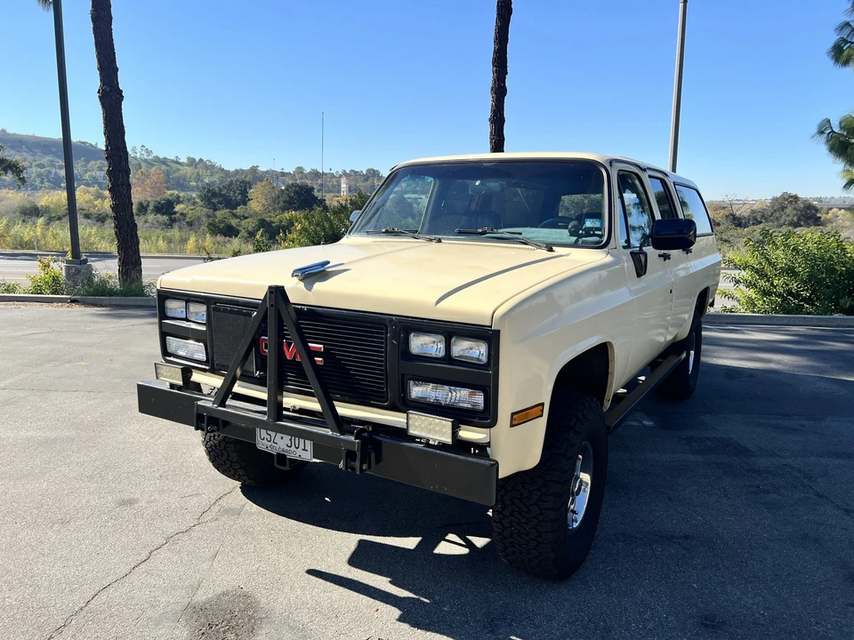 1986 GMC Suburban 7th Gen - Image 16 of 31