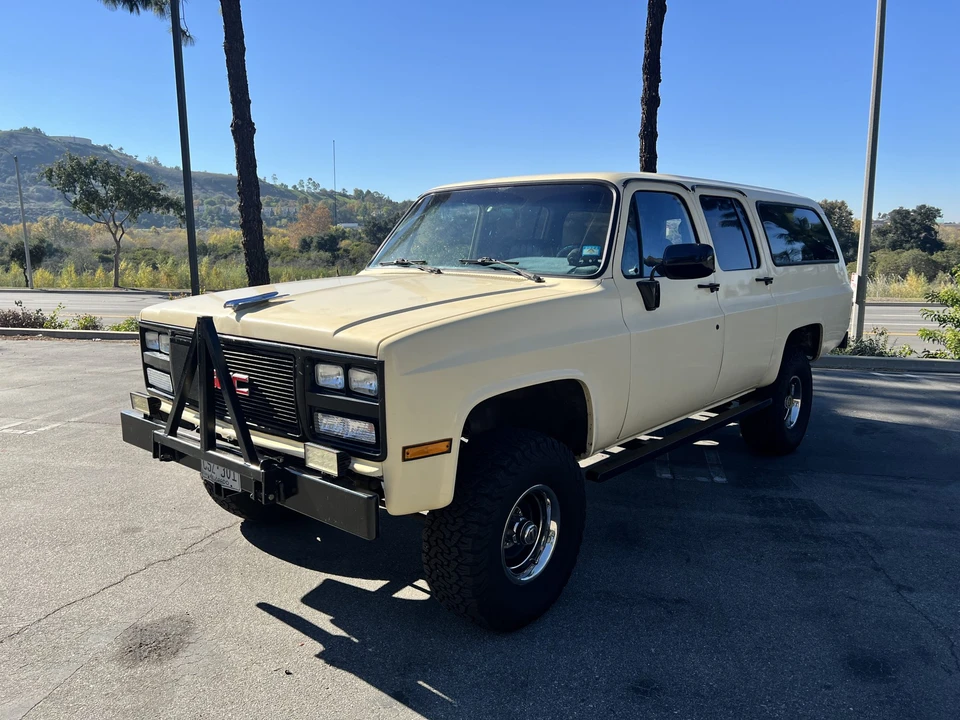 1986 GMC Suburban 7th Gen - Image 6 of 31