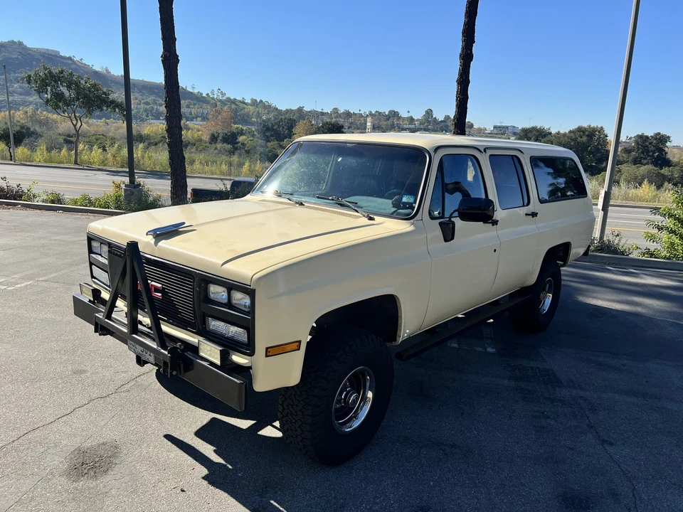 1986 GMC Suburban 7th Gen - Image 5 of 31