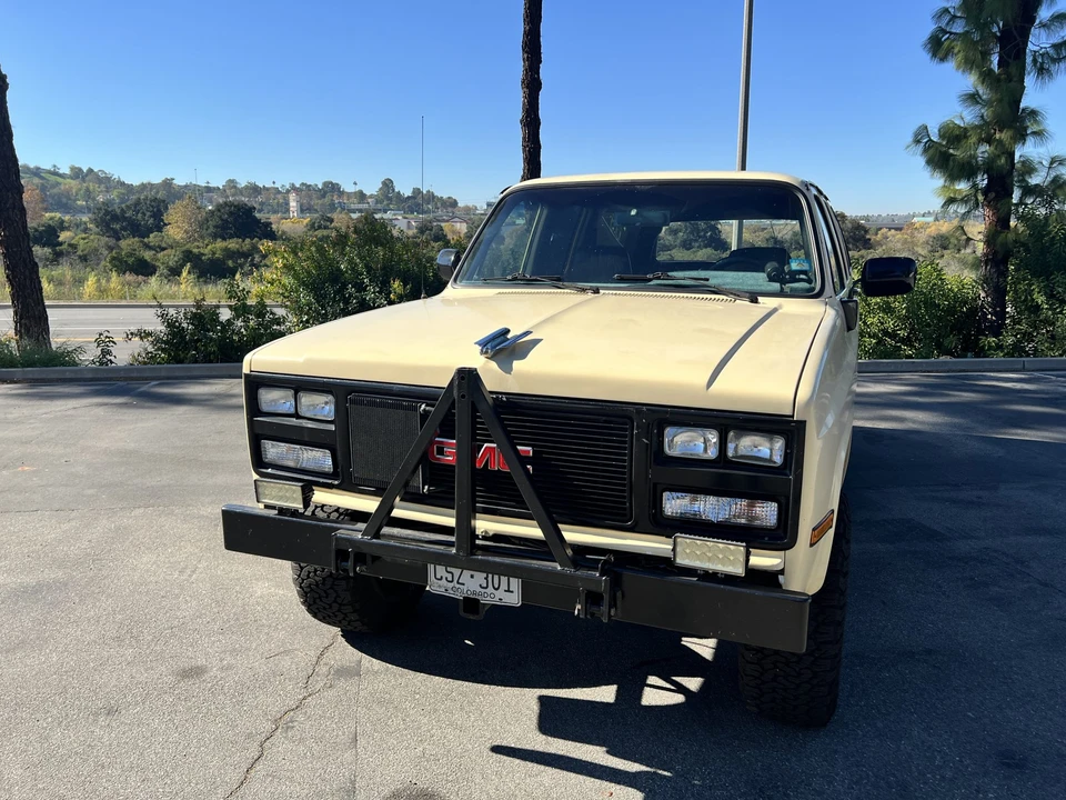 1986 GMC Suburban 7th Gen - Image 17 of 31