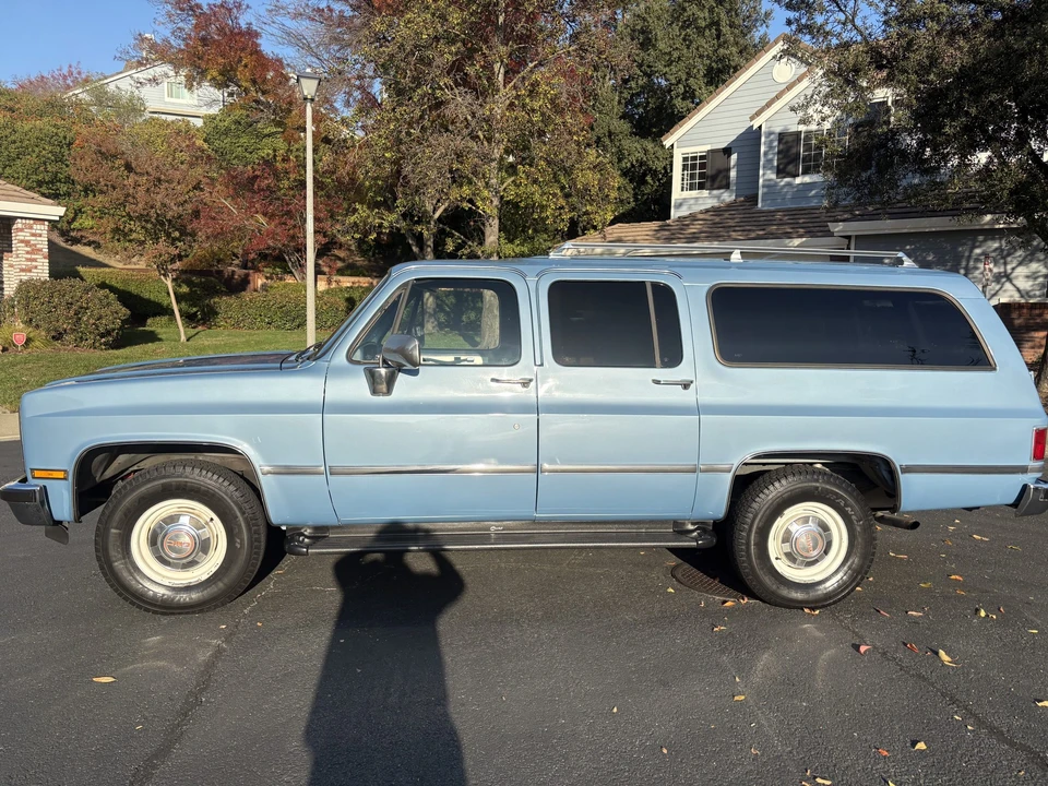 1986 GMC Suburban 7th Gen - Image 3 of 31