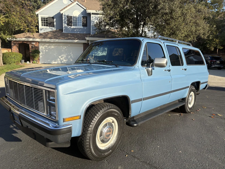 1986 GMC Suburban 7th Gen - Image 2 of 31