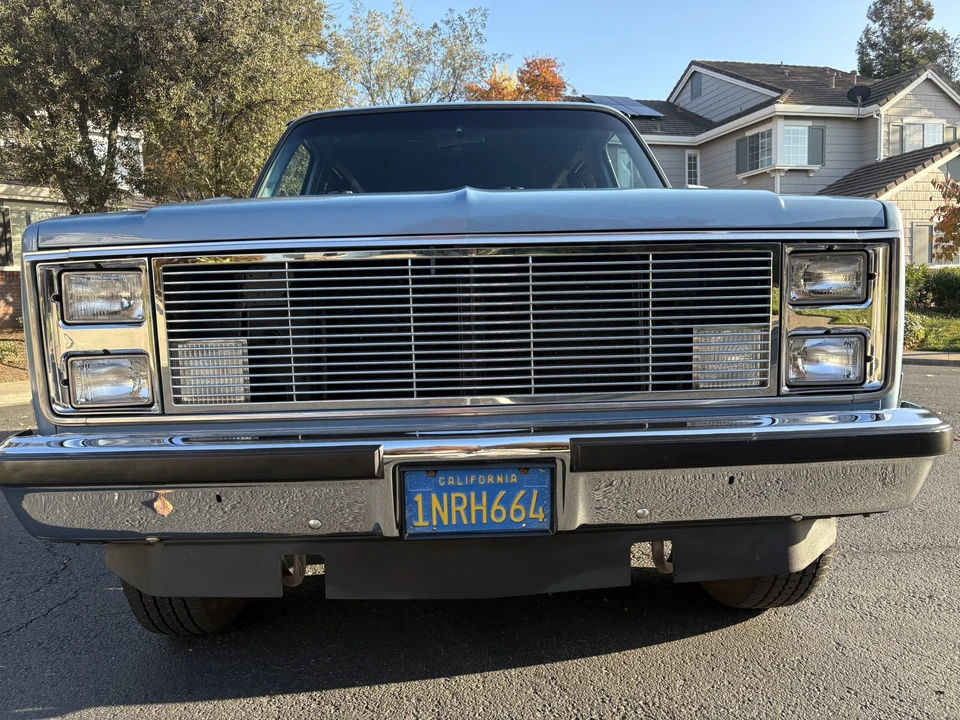 1986 GMC Suburban 7th Gen - Image 10 of 31