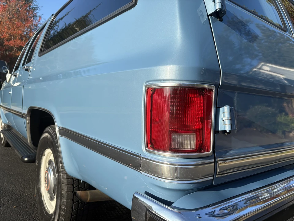 1986 GMC Suburban 7th Gen - Image 30 of 31