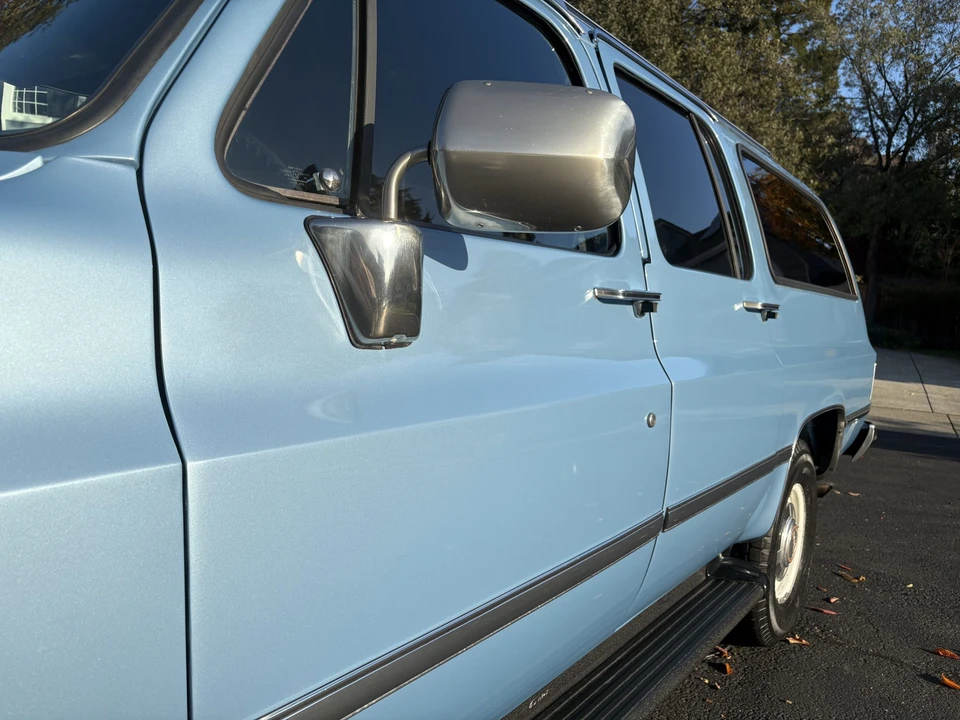 1986 GMC Suburban 7th Gen - Image 24 of 31