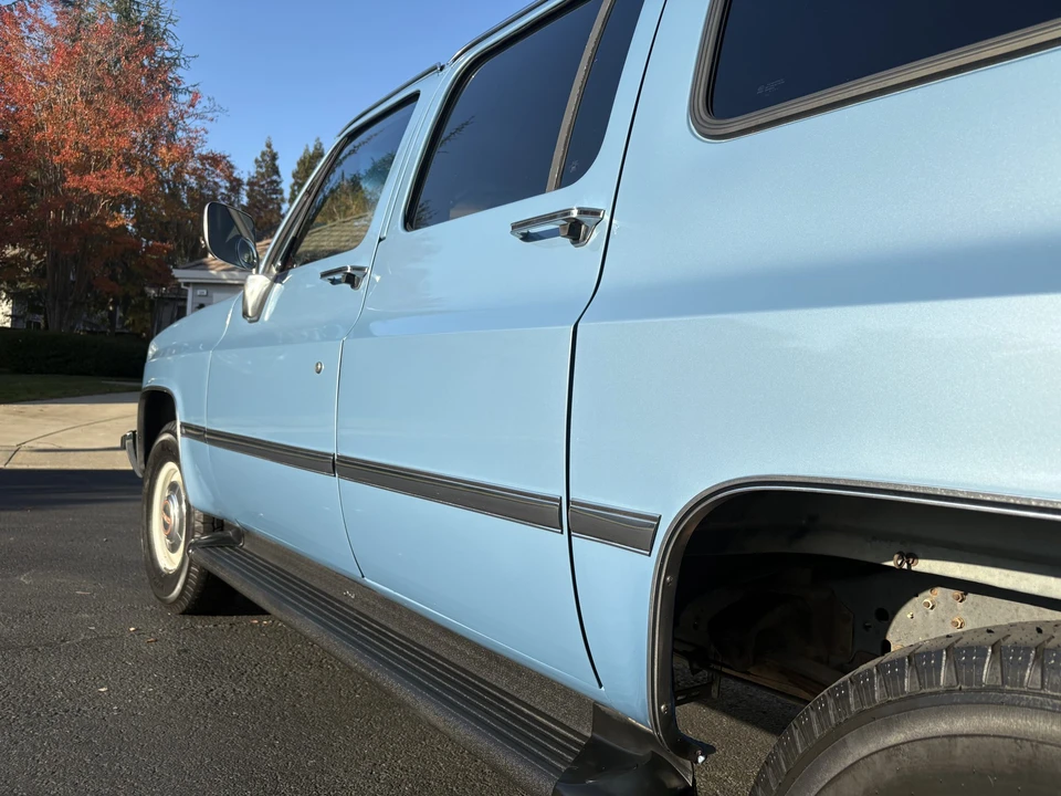 1986 GMC Suburban 7th Gen - Image 28 of 31