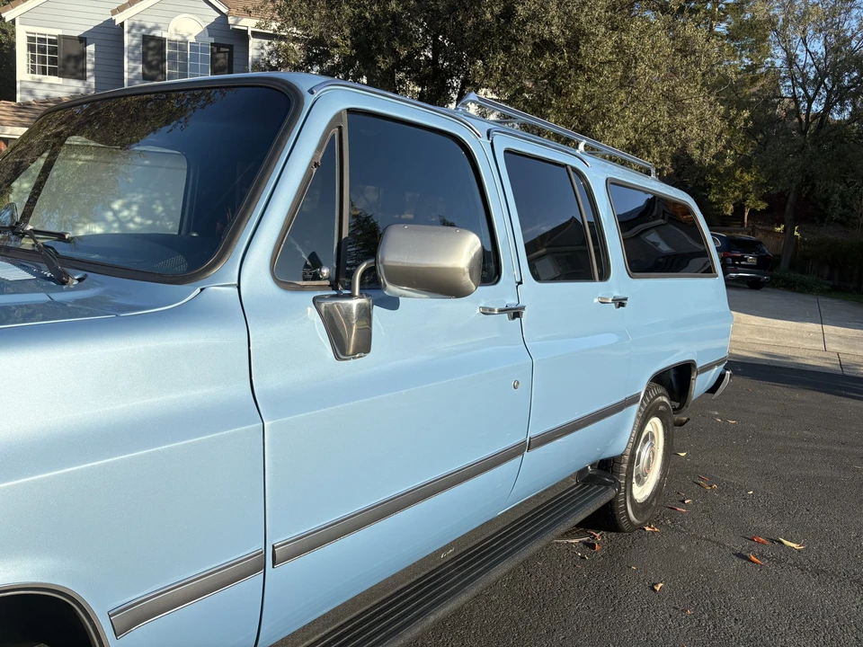 1986 GMC Suburban 7th Gen - Image 23 of 31