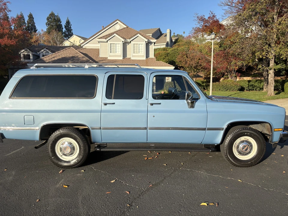 1986 GMC Suburban 7th Gen - Image 8 of 31