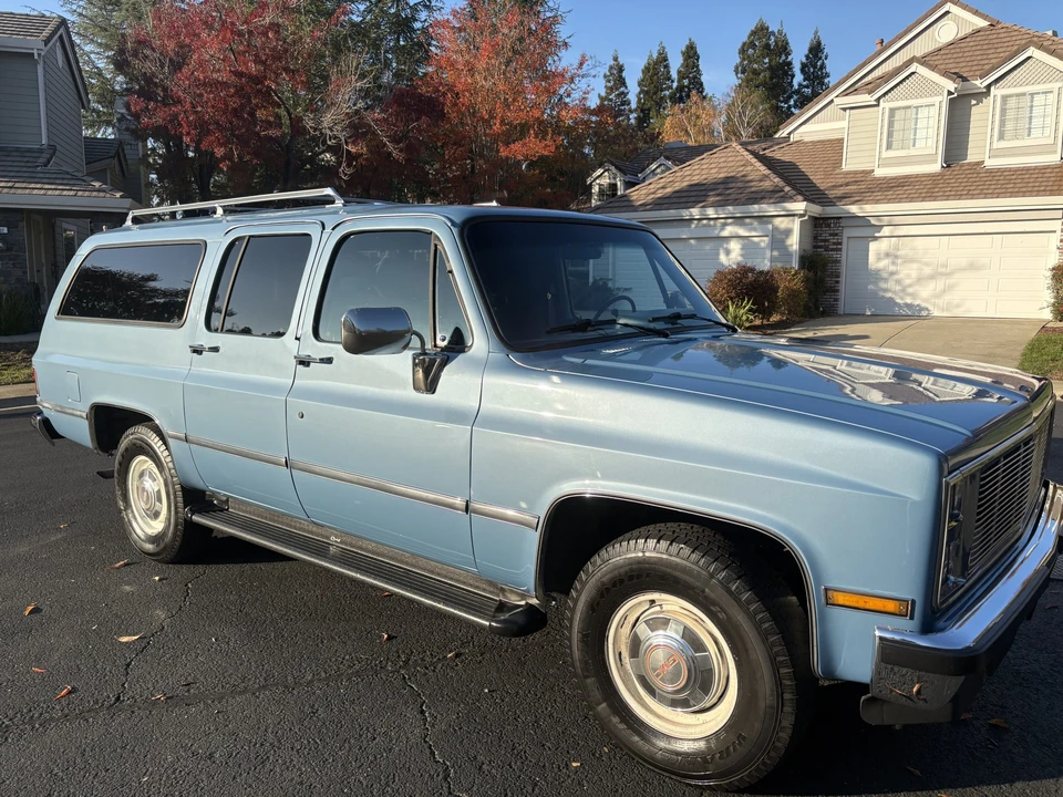 1986 GMC Suburban 7th Gen - Image 9 of 31