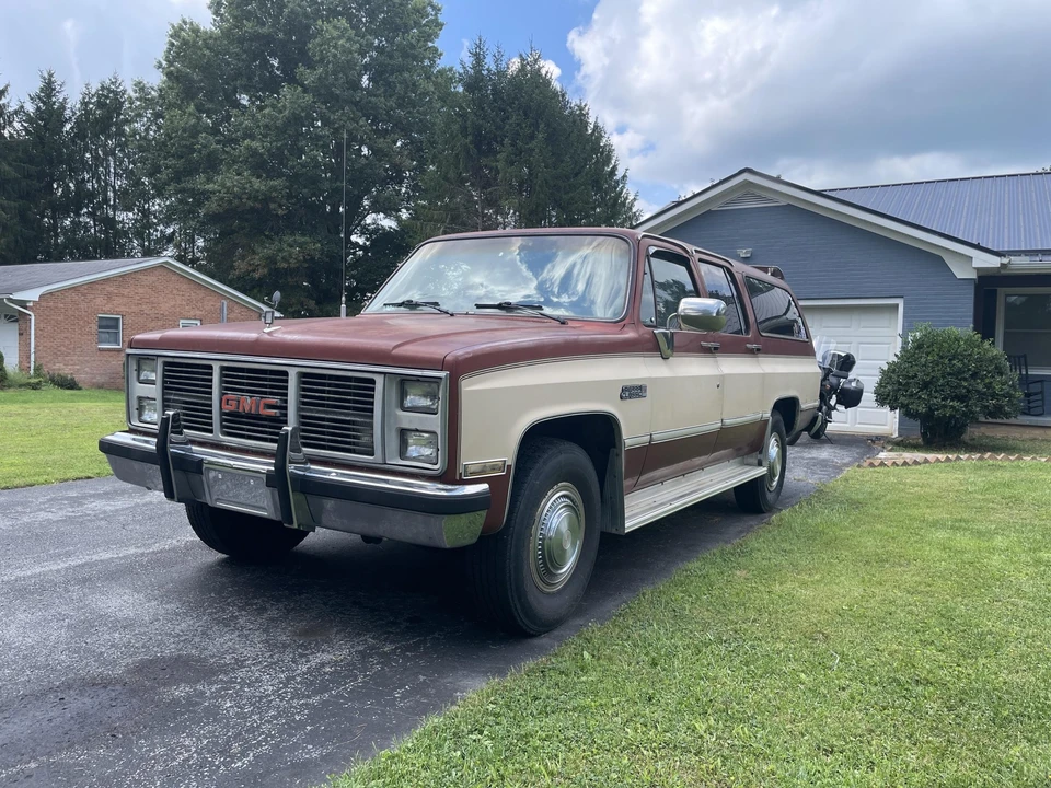 1986 GMC Suburban 7th Gen - Image 4 of 31