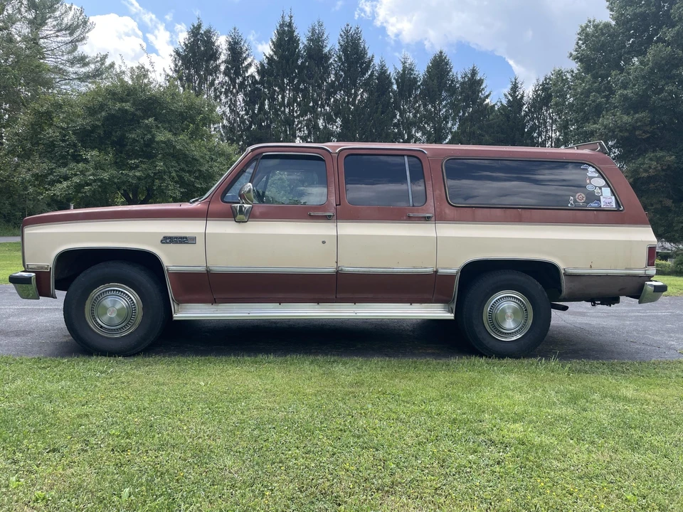 1986 GMC Suburban 7th Gen - Image 20 of 31